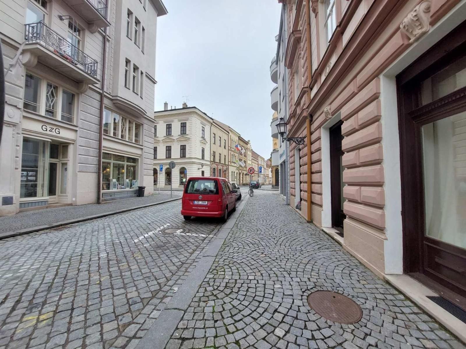 Prostorny Byt V Centru 3 Kk 80 M2 Hradec Králové 外观 照片