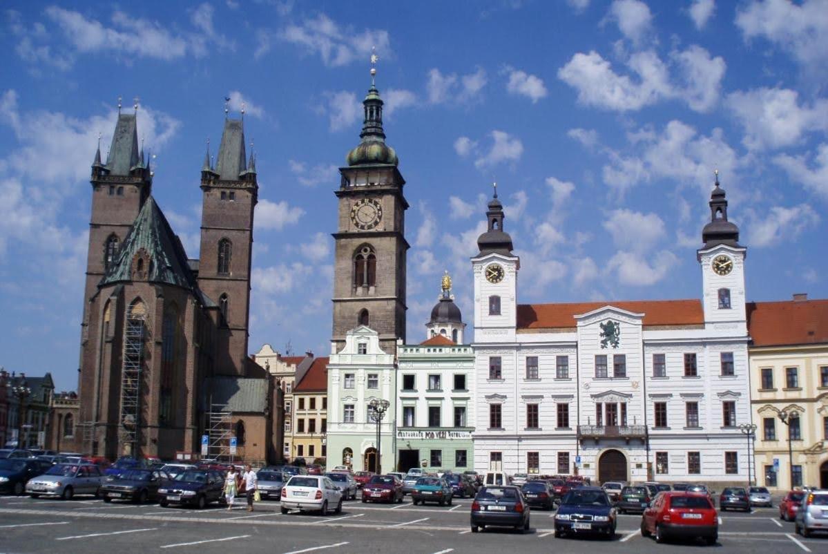 Prostorny Byt V Centru 3 Kk 80 M2 Hradec Králové 外观 照片